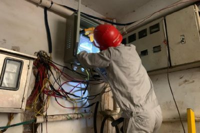衡東縣供電公司更換故障燒壞表計(jì)兩塊，確保計(jì)量抄表準(zhǔn)確無(wú)誤