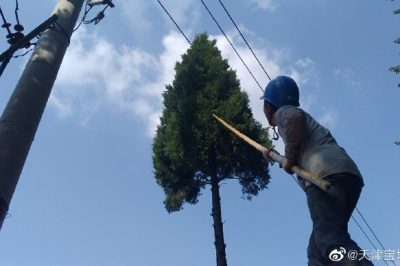 110千伏曙光變電站對(duì)智能巡檢機(jī)器人的路徑信息、數(shù)據(jù)傳輸?shù)认到y(tǒng)進(jìn)行檢驗(yàn)調(diào)試
