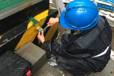 制作箱變接地線，保障設(shè)備增容及時(shí)送電