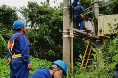 漢中供電公司排查轄區(qū)內(nèi)的變電站、輸電線路、供電設(shè)施