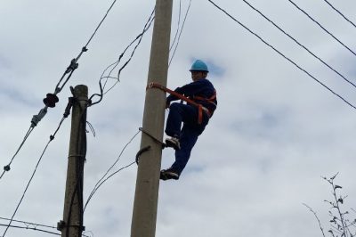 溧水區(qū)供電公司東屏供電所增加搶修人員，確保用戶清涼度夏