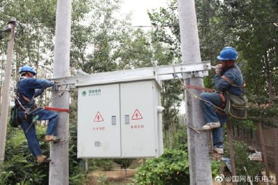 增容新裝200千伏安變壓器1臺、新立電桿5基、架設(shè)絕緣導(dǎo)線400余米