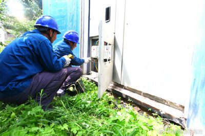 對韓家洼村的箱變、配電箱、下戶線及家庭用電開展檢查診治