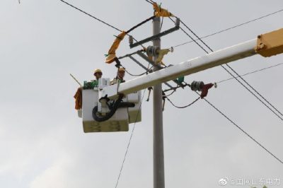 10千伏宋家線104號桿設備線夾發(fā)熱故障，無棣縣供電公司更換線路老舊零件