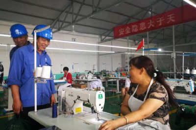 國網(wǎng)行唐縣供電公司城關供電所人員：上門了解需求，真心服務企業(yè)