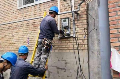 保定市徐水區(qū)供電公司改造低壓出線，提高供電可靠率