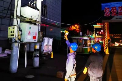 內(nèi)丘縣供電公司對轄區(qū)內(nèi)配電變壓器、高低壓線路進(jìn)行紅外測溫
