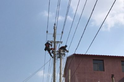 天津薊州供電公司：工作人員不畏酷暑，只為給您一個涼爽的夏天！給師傅們點(diǎn)贊！