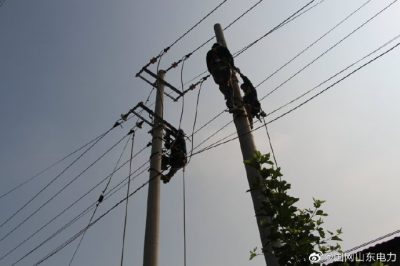將100千伏安變壓器更換為200千伏安變壓器，提高供電可靠性
