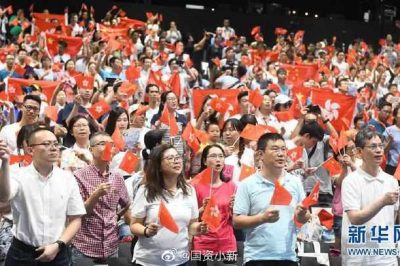“香港，拉緊我的手！”