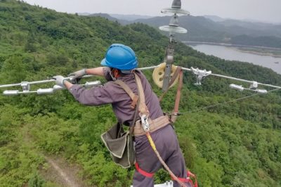 安裝防振錘，消除振動力
