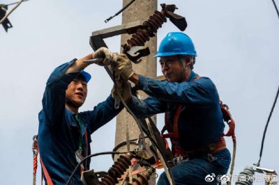更換老舊電桿、柱上開關(guān)、配變刀閘熔斷器