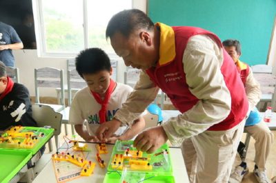 開展安全知識進校園、進社區(qū)等活動12場