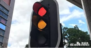 路邊的“小房子”、 綠化帶景觀燈、裝地?zé)舻乃亍h(yuǎn)離這些地方哦~