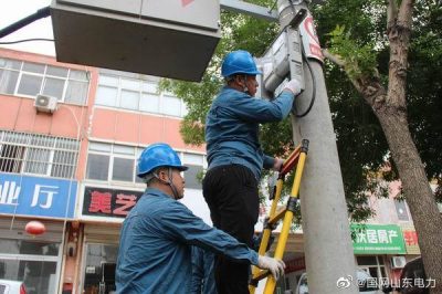 加快100千伏安配變業(yè)擴(kuò)增容  保障商戶(hù)用電