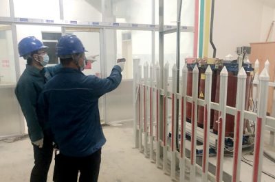 對校園內(nèi)的變壓器等設(shè)備進(jìn)行檢查測溫