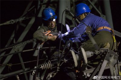 4條線路進(jìn)行集中消缺維護(hù)，更換耐張線夾12只、鍍鋅端子33個(gè)