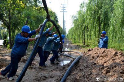 加快推進110千伏安德變電站10千伏配出工程電纜敷設(shè)進度