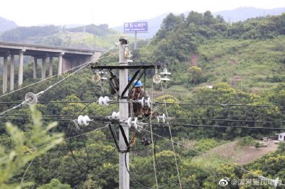 國網重慶綦南供電公司優(yōu)化配電網，助力小康路