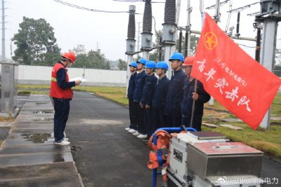 在220千伏豹南山全站改造現(xiàn)場(chǎng)全面學(xué)習(xí)檢修流程，熟悉設(shè)備情況