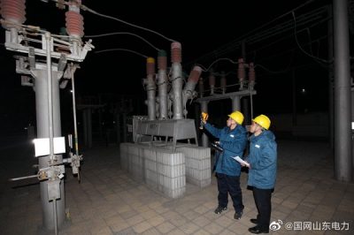 對(duì)轄區(qū)重要變電站及線(xiàn)路進(jìn)行夜間特巡