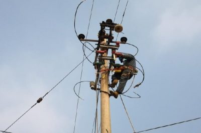 為10千伏李邢5328線更換電桿、金具