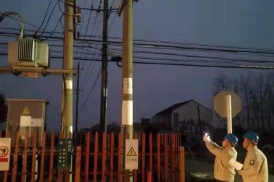 對轄區(qū)內(nèi)的10千伏線變壓器等設備開展紅外測溫
