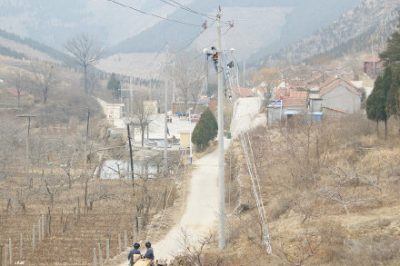 新增200千伏安變壓器1臺，新立15米電桿19基