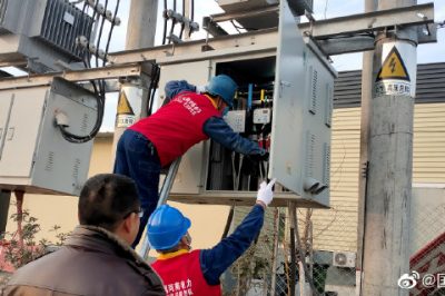 對(duì)客戶室內(nèi)外低壓線路、電暖器、插座、開關(guān)等用電設(shè)備進(jìn)行檢查