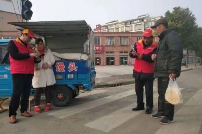 深入到街道各攤點(diǎn)、超市等處指導(dǎo)客戶登錄“網(wǎng)上國(guó)網(wǎng)”交納電費(fèi)