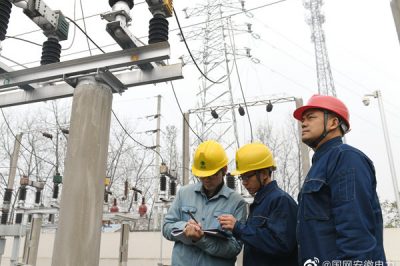 在雨雪大風(fēng)等特殊天氣，對(duì)設(shè)備、線(xiàn)路加強(qiáng)巡視監(jiān)督