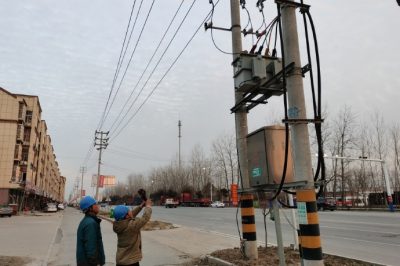 對配電變壓器、柱上開關(guān)等線路設(shè)備進(jìn)行特巡、測溫