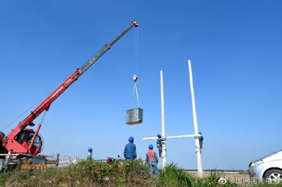 洪水中被淹損壞的農(nóng)排電力設(shè)施進行復(fù)建